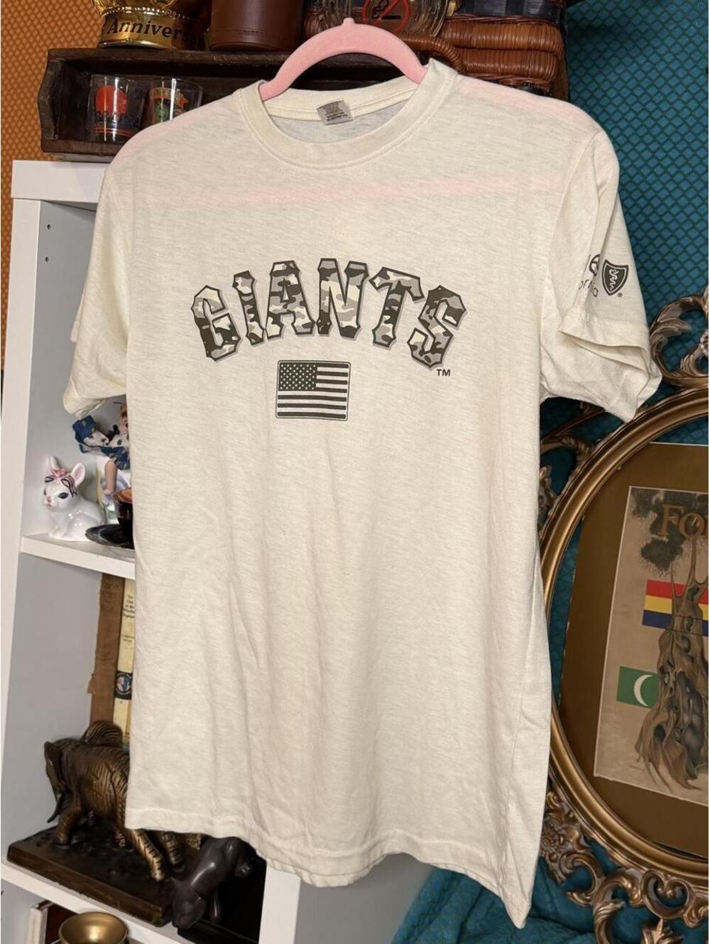 MLB Men's White and Cream Tshirt